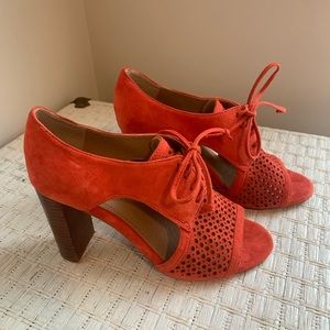 Tahari Megyn Heels